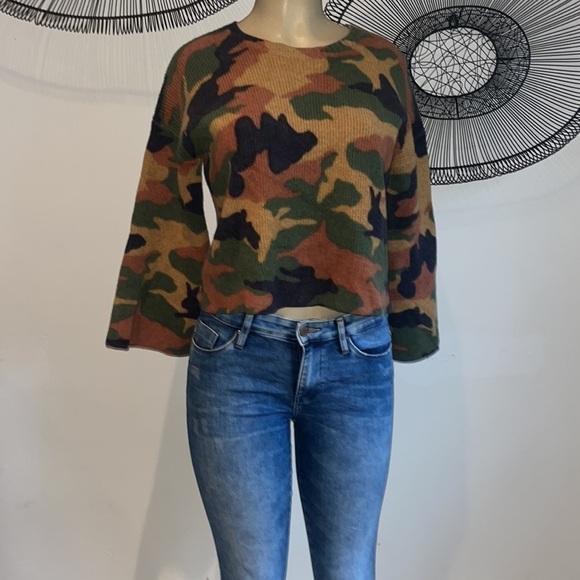 Cottontail Camo Wide-Sleeve Sweater - Picture 5 of 11
